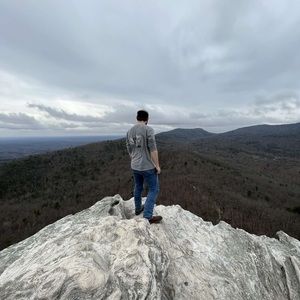 Meet your Posher, Levi